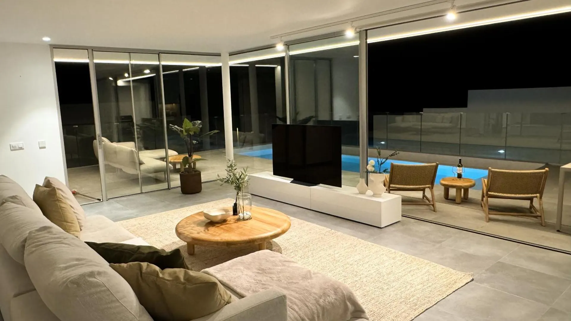 Villa Jan With Heated Pool 아데제