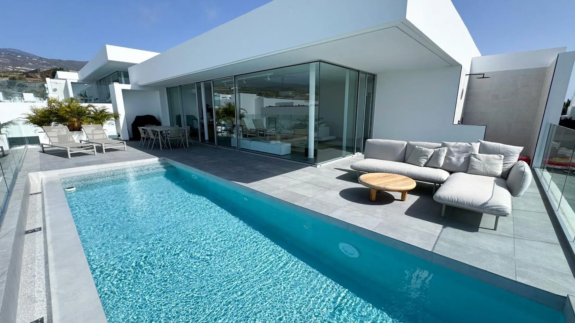 Villa Jan With Heated Pool 아데제